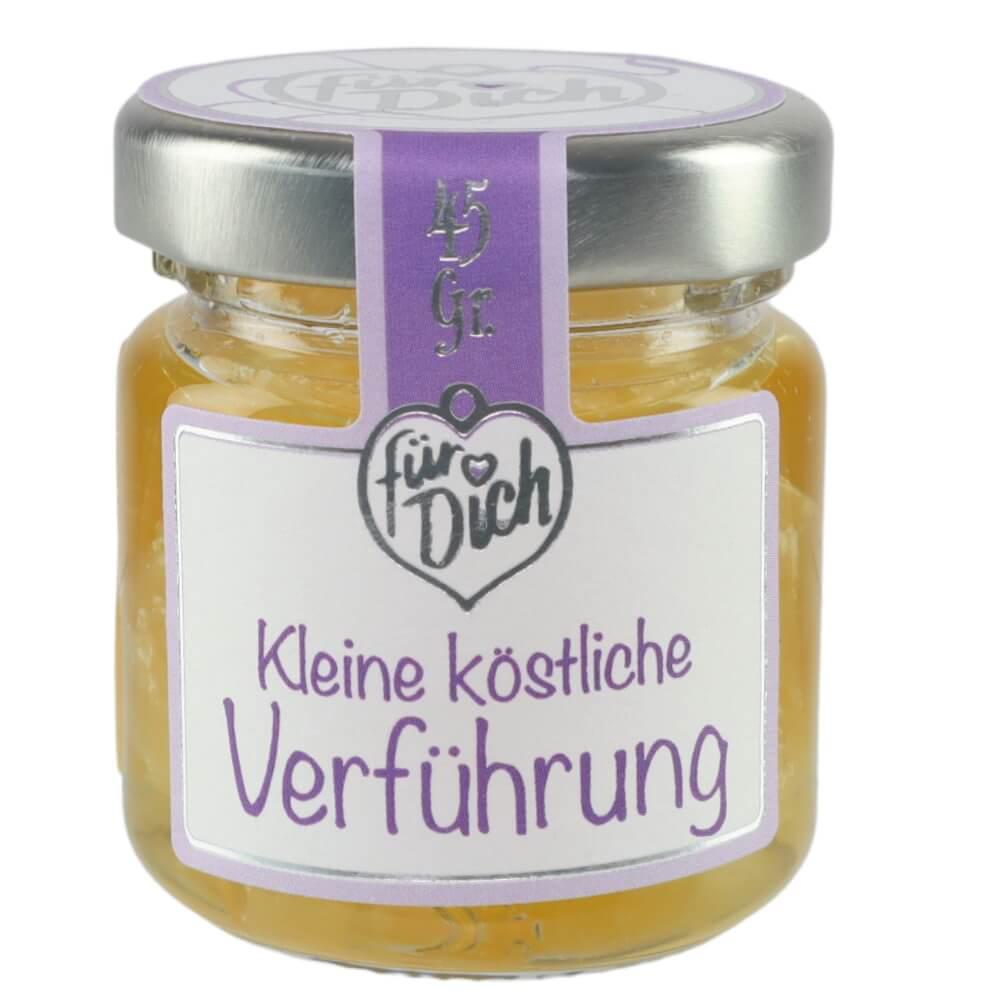 Kleine köstliche Verführung: Unsere Mandarinen mit Rum und Mandarinen-Likör sind eine wahre Gaumenfreude. Diese exquisite...
