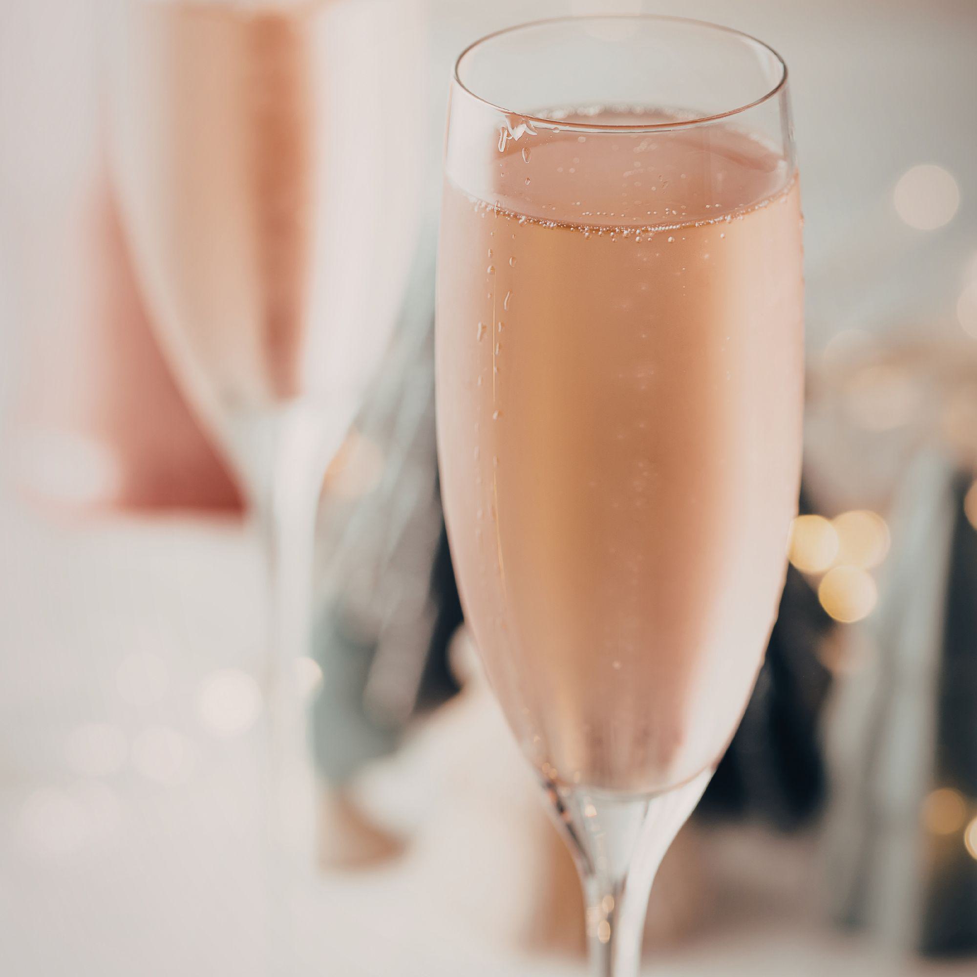 Rosé-Champagner im Sektglas 