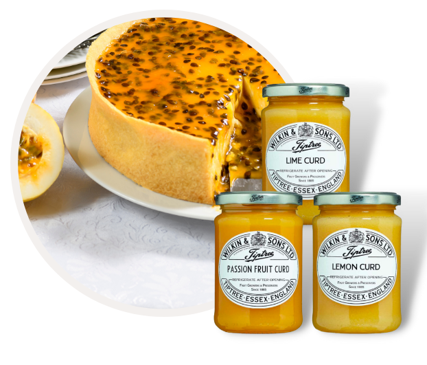 Kuchen mit Passionsfruchtglasur und drei Gläsern Zitronencremes: Lime Curd, Passion Fruit Curd, Lemon Curd von Tiptree
