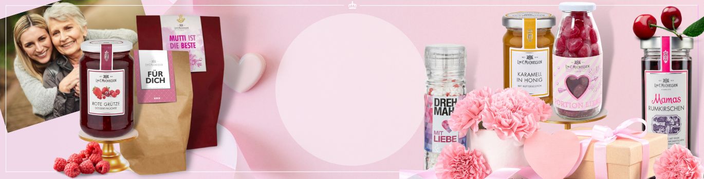 Ein Geschenkset bestehend aus Marmelade, Honig, Süßigkeiten, Blumen und einer Geschenkbox auf rosa Hintergrund